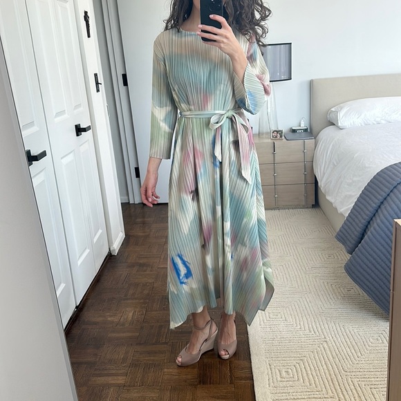 Gorgeous one of a kind flowy runway dress - Picture 3 of 6